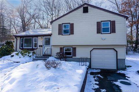 52 Tracy Cir, Windsor Locks, CT 06096 photo 1