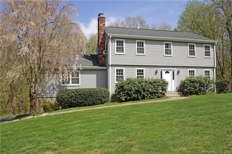 1 Chestnut Knoll Dr, Newtown, CT 06482 photo 1