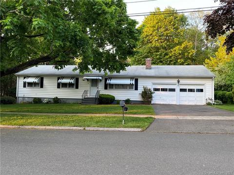 40 E Gate Ln, Stratford, CT 06614 photo 1