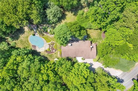 138 Seventy Acre Rd, Redding, CT 06896 photo 1