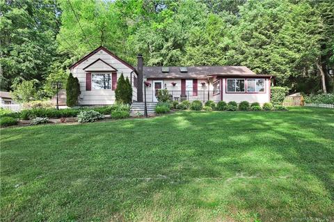 36 Philo Curtis Rd, Newtown, CT 06482 photo 1