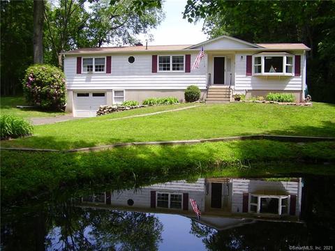 2 Woodland Dr, Clinton, CT 06413 photo 1