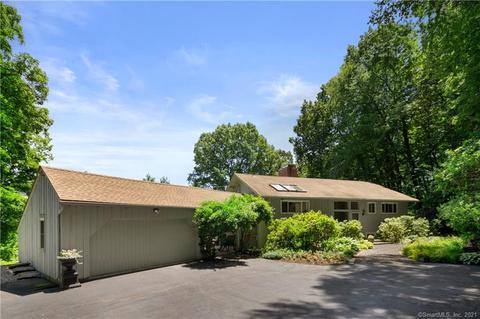 11 Stuart Dr, Bloomfield, CT 06002 photo 1