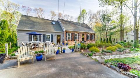 20 Country Village Ln, Clinton, CT 06413 photo 1