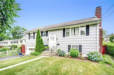 31 Heather Ln, Norwalk, CT 06851