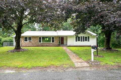17 Upland Dr, Killingly, CT 06239 photo 1