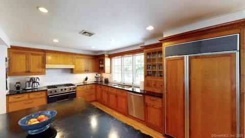121 Peaceable St, Redding, CT 06896 photo 1