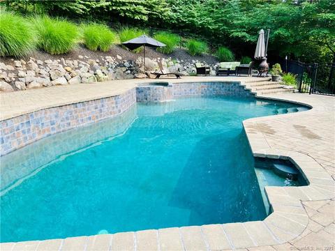 24 Gelding Hill Rd, Newtown, CT 06482 photo 1