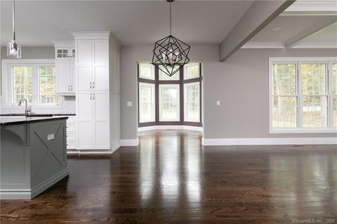 17 Arbor Xing, East Lyme, CT 06333