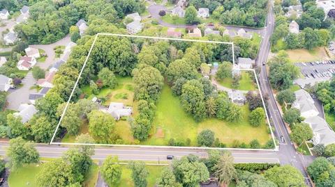 131 Turn Of River Rd, Stamford, CT 06905