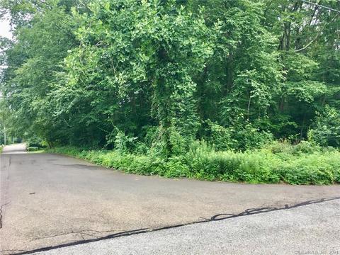 131 Russo Dr, Hamden, CT 06518 photo 1
