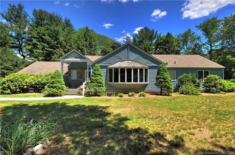 785 Oak Tree Rd, Orange, CT 06477 photo 1