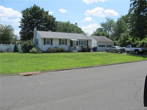 81 Tracy Cir, Windsor Locks, CT 06096 photo 1