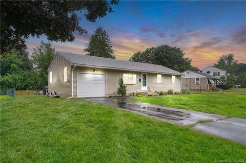 72 Belaire Cir, Windsor Locks, CT 06096 photo 1