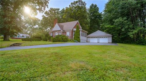 549 Pomfret St, Putnam, CT 06260 photo 1