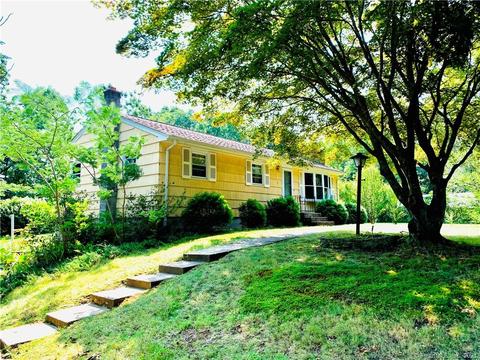 5 Vinegar Hill Rd, Gales Ferry, CT 06335 photo 1