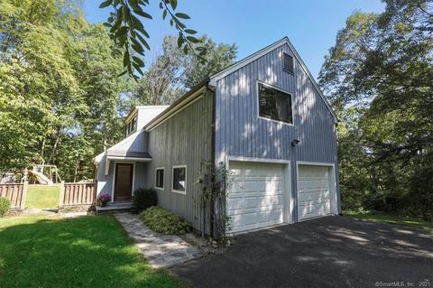 35 Lamppost Dr, Redding, CT 06896 photo 1