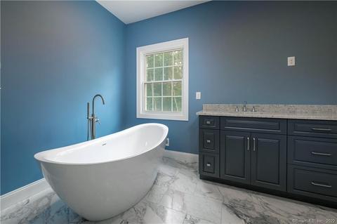 15 Arbor Xing, East Lyme, CT 06333