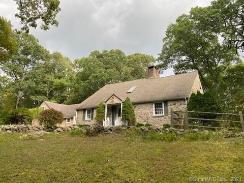 4 Tunxis Trl, Redding, CT 06896 photo 1