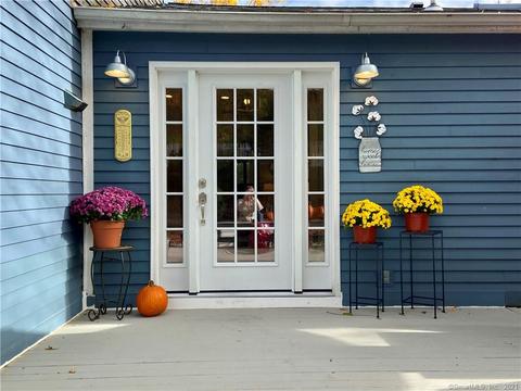 32 Chestnut Hill Rd, Newtown, CT 06482 photo 1