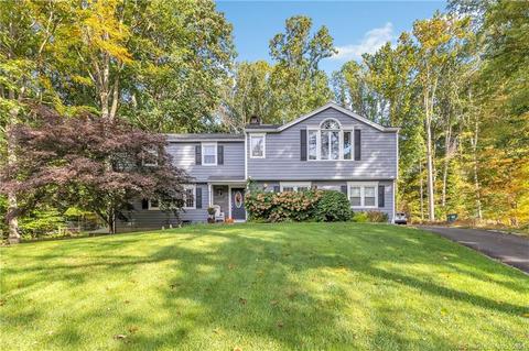 28 Crestwood Rd, Monroe, CT 06468 photo 1