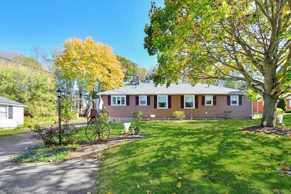 158 Circle Dr, Bantam, CT 06750 31 Photos MLS 170447337 Movoto