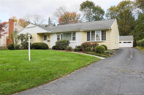 401 Edison Rd, Trumbull, CT 06611 photo 1