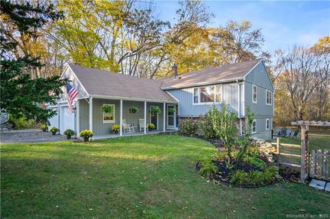 8 Woodview Dr, Ledyard, CT 06339 photo 1