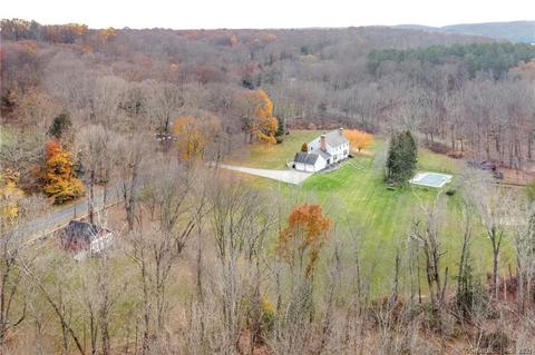 9 Huckleberry Rd, Redding, CT 06896 photo 1