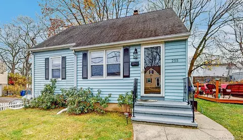 255 Ruth St, Bridgeport, CT 06604