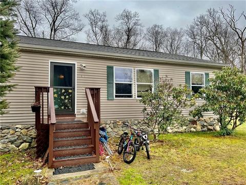 41 Winthrop Dr, Plainfield, CT 06354