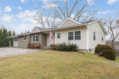 7 Oakridge Dr, Ledyard, CT 06335 photo 1