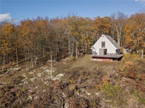 8 Barnes Rd, Canaan, CT 06031