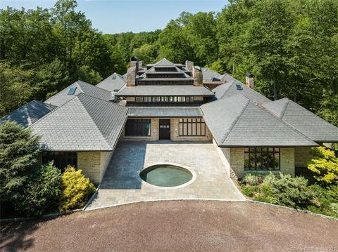 103 S Lake Dr, Stamford, CT 06903