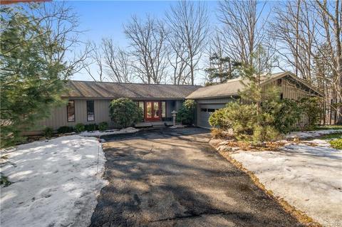25 Chalburn Rd, Redding, CT 06896 photo 1