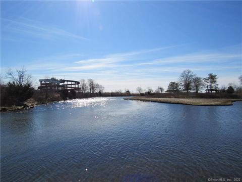 4 Ridgewood Ave, Waterford, CT 06385