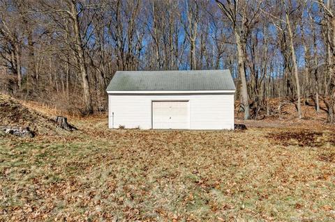 3 Woodmere Cir, North Haven, CT 06473