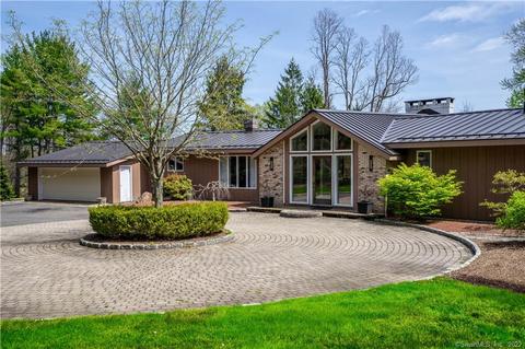 9 Stuart Dr, Bloomfield, CT 06002 photo 1