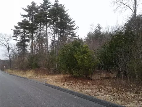 44 Red Oak Dr, Killingly, CT 06239