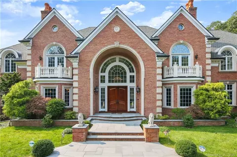26 Pequot Ln, New Canaan, CT 06840