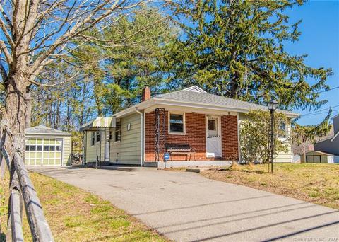 98 North St, Killingly, CT 06239 photo 1