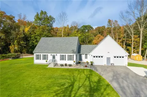 8 Stonehouse Dr, Plainfield, CT 06354 photo 1