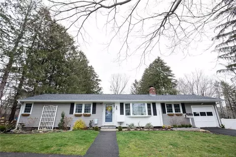 132 Heathridge Rd, Hamden, CT 06514 photo 1