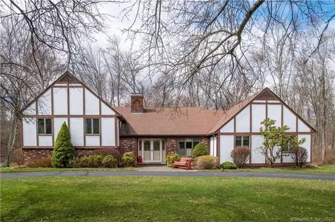 52 Merwin Brook Rd, Brookfield, CT 06804 photo 1
