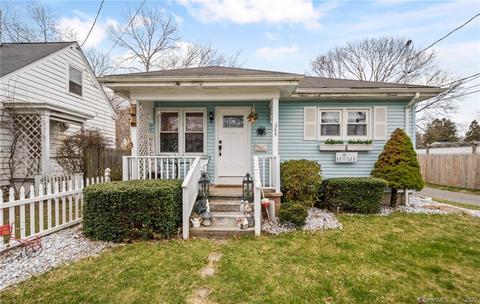 65 Commerce St, Clinton, CT 06413 photo 1