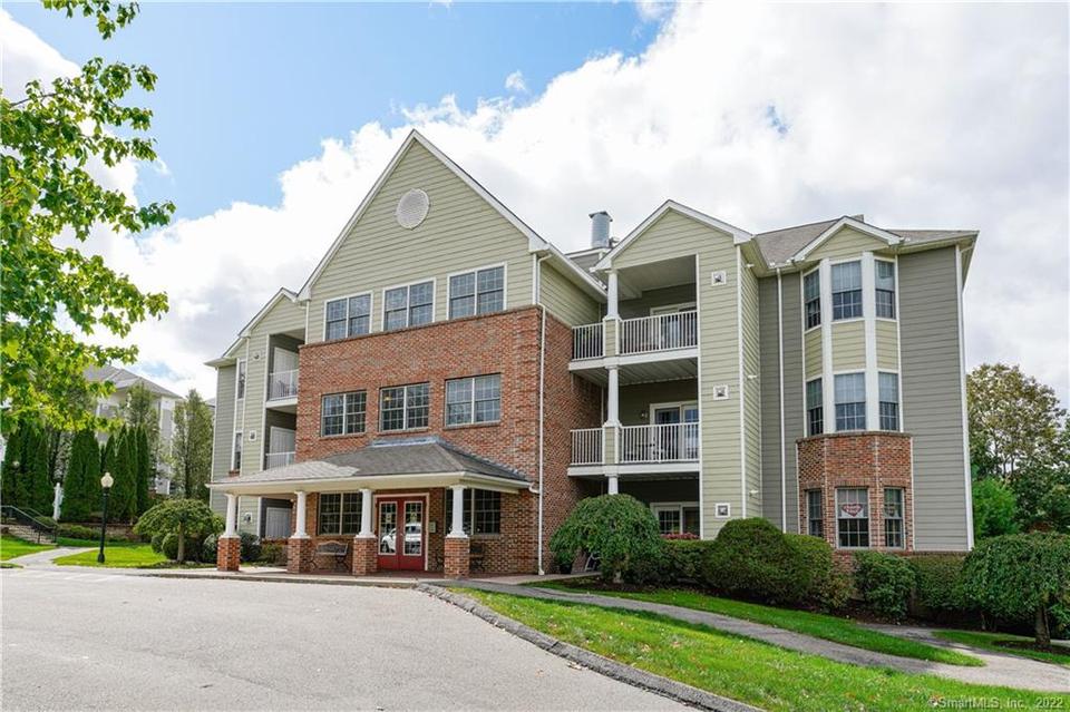 15 Cassandra Blvd 202, West Hartford, CT 06107 30 Photos MLS