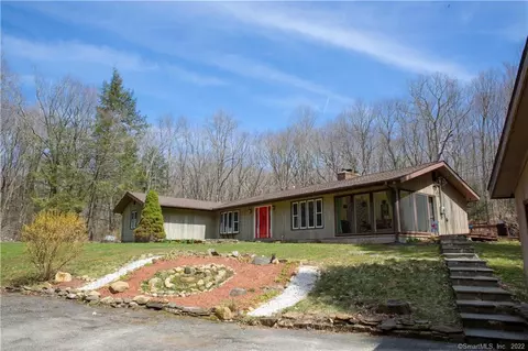 64 Judson Ln, Bethlehem, CT 06751 photo 1