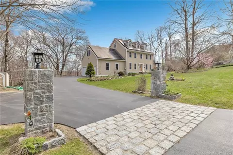 77 Crown View Dr, Monroe, CT 06468 photo 1