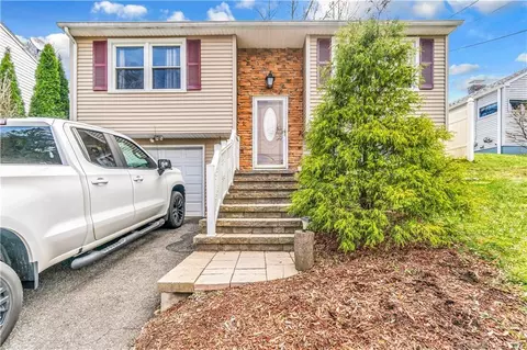 404 S Curtis St, Meriden, CT 06450 photo 1