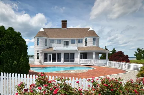 21 Neponset Ave, Old Saybrook, CT 06475